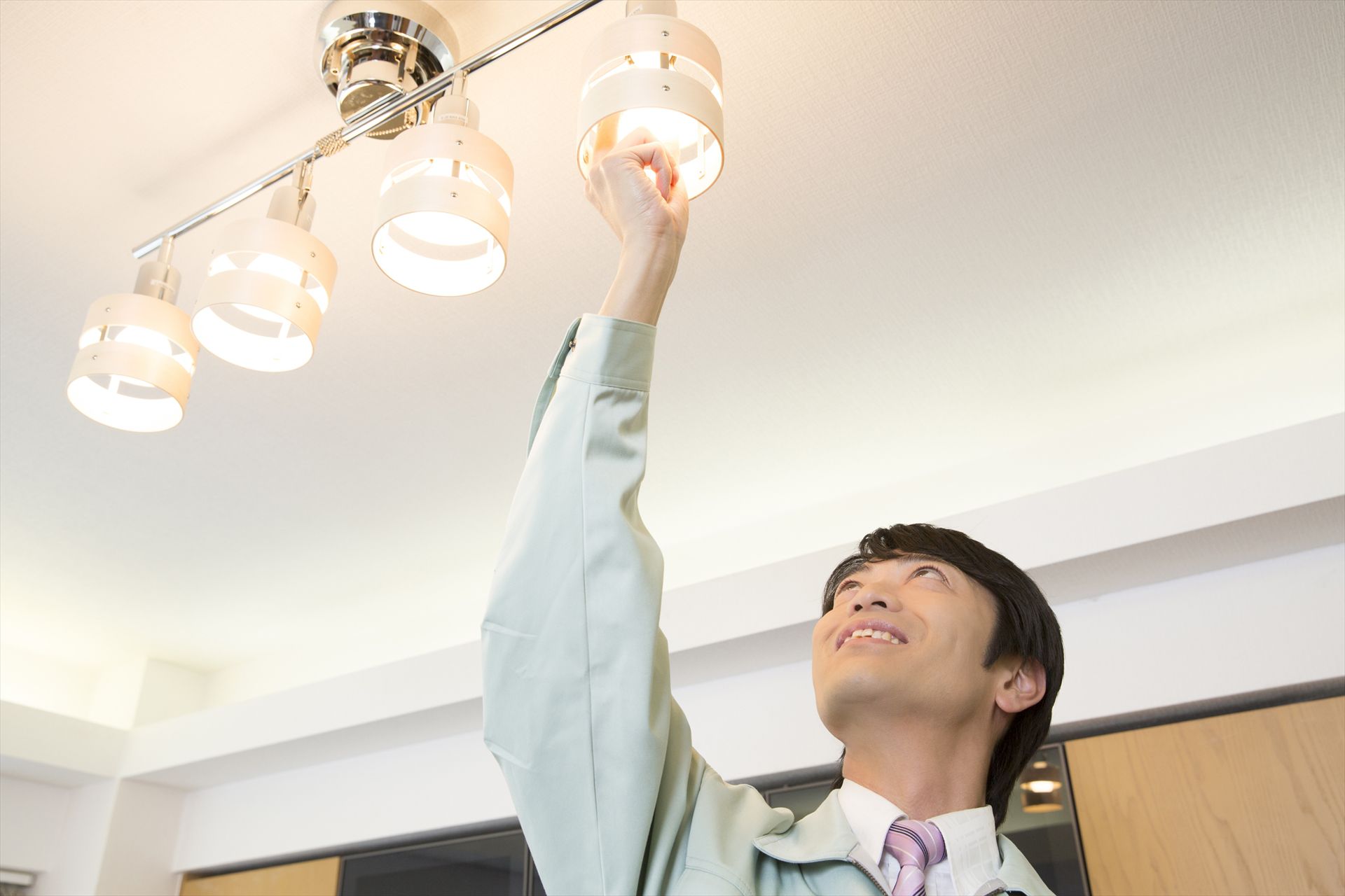 照明設備の交換 | 島根県隠岐の電気工事なら有限会社旭電機