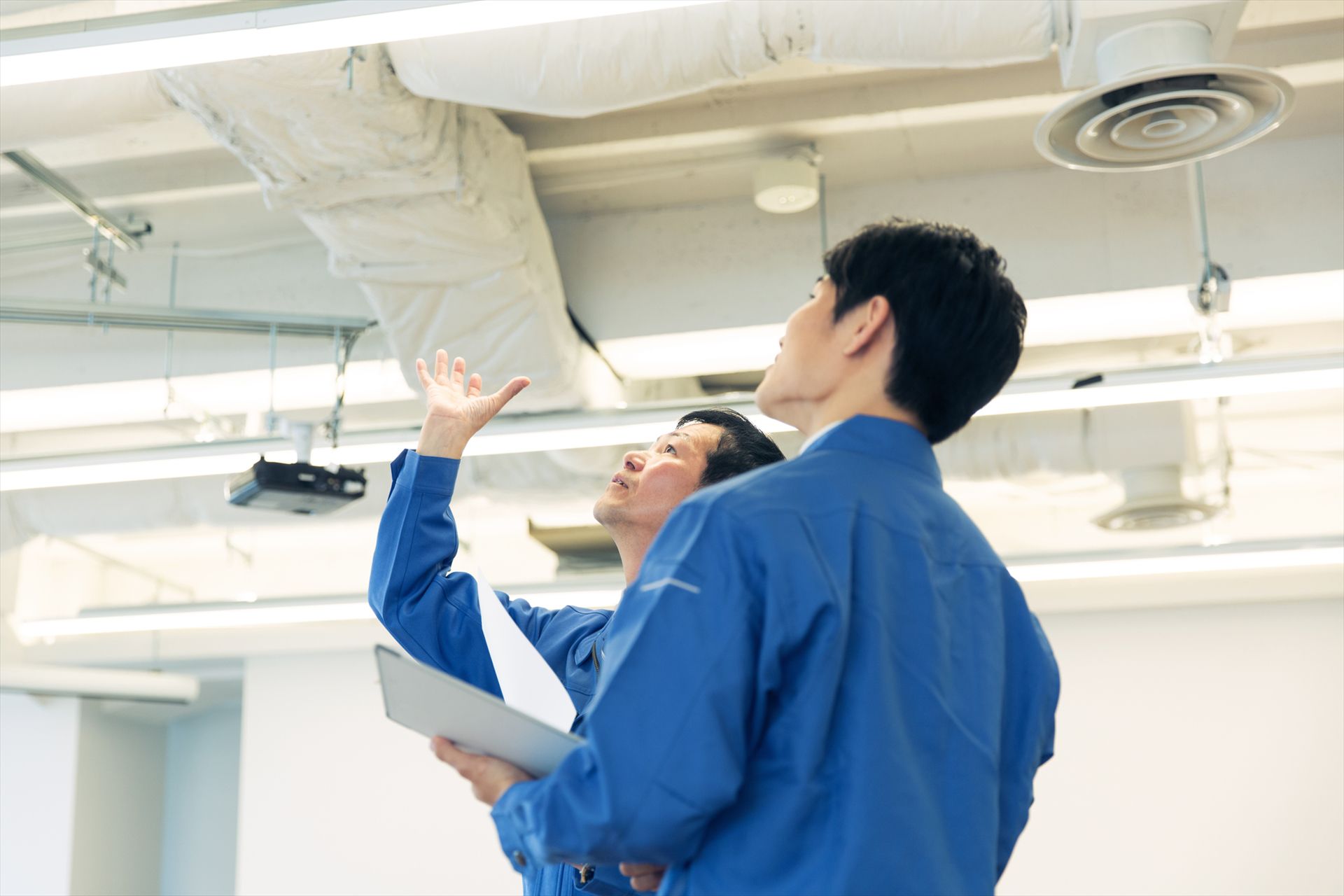 工場での作業 | 島根県隠岐の電気工事なら有限会社旭電機